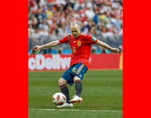 Andrés Iniesta ha donado un par de botas, el brazalete de capitán y una de sus camisetas al Museo de Calzado de Elda Las botas de Andrés Iniesta se unen a la colección de ‘Zapato con Historia’ del Museo del Calzado de Elda