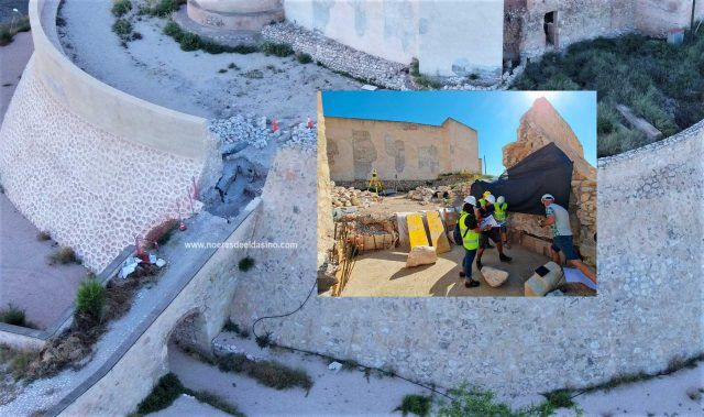 Reconstrucción de la puerta del antemural del Castillo de Elda