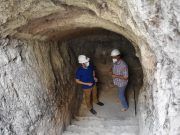 Petrer estudia la forma de integrar la entrada al refugio antiaéreo en la futura remodelación de la plaça de Baix Refugio antiaéreo de la plaça de Baix en Petrer