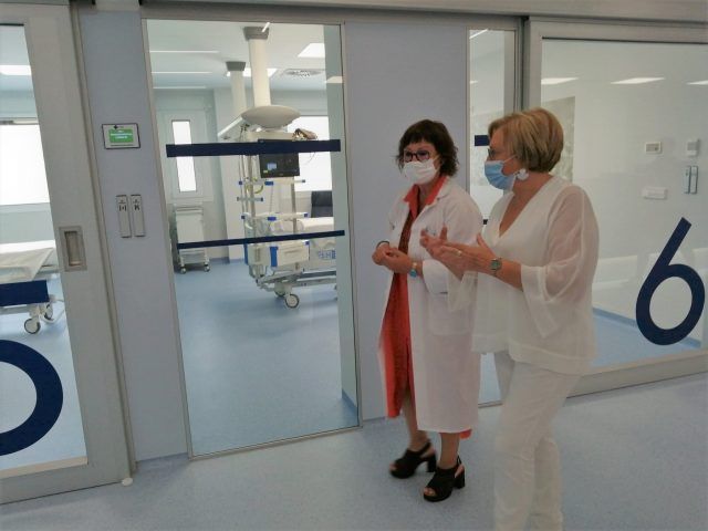 La consellera de Sanidad Universal y Salud Pública, Ana Barceló, ha visitado las obras de mejora llevadas a cabo en el Hospital de Elda La consellera de Sanidad Universal y Salud Pública, Ana Barceló, ha visitado las obras de mejora llevadas a cabo en el Hospital de Elda