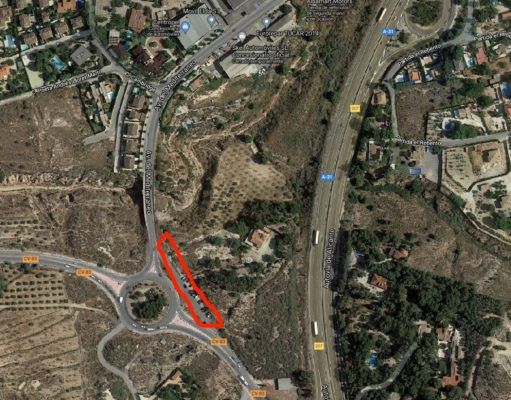La nueva construcción de un aparcamiento de proximidad en el acceso a Elda por la CV-83 ya está en marcha Aparcamiento de proximidad en Elda