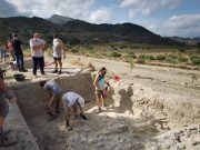 Territorio Bitrir con sus sondeos arqueológicos sacan a la luz los muros de una posible edificación de la Alquería de Puça en Petrer Los sondeos arqueológicos de Territorio Bitrir sacan a la luz los muros de una posible edificación de la Alquería de Puça