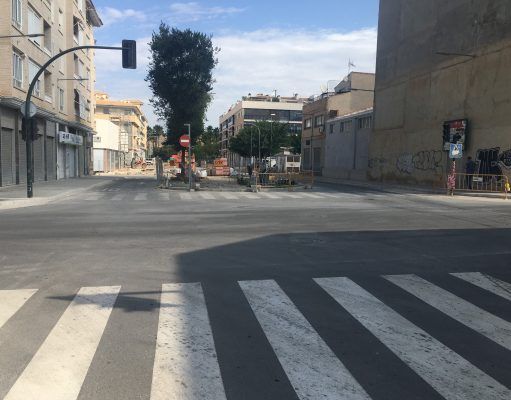 Comienza la construcción de una glorieta en la avenida de Elda en Petrer, que provocará cambios en el tráfico mientras duran las obras Obras de la glorieta en la intersección de las avenidas de Elda y Felipe V en Petrer