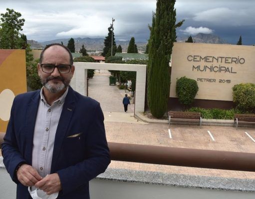 Petrer habilita un horario ininterrumpido del cementerio de 8 a 19 horas del 25 de octubre al 1 de noviembre con motivo de Todos los Santos Petrer habilita un horario ininterrumpido del cementerio de 8 a 19 horas del 25 de octubre al 1 de noviembre con motivo de Todos los Santos
