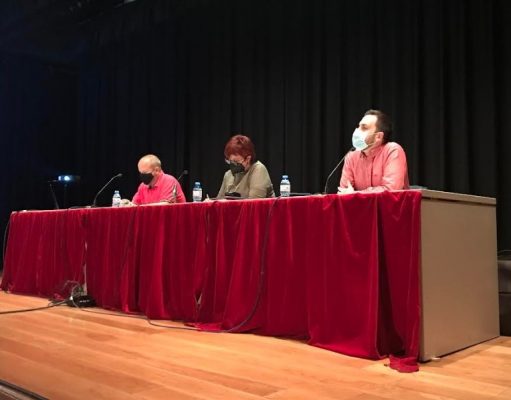 Trabajos a la comunidad a los menores que hacen botellón, la Policía de Petrer estudia esta fórmula El Agente Tutor, con el concejal de Seguridad y la edil de Educación - Petrer