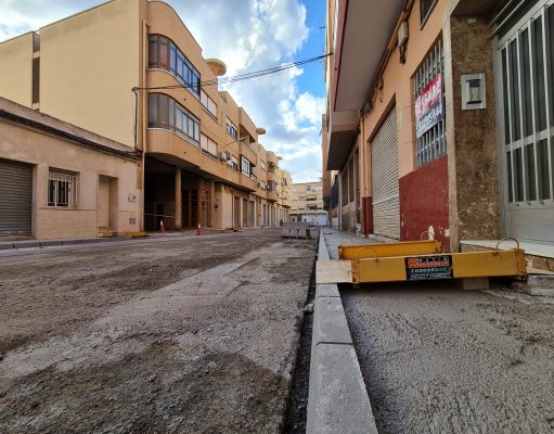 Iniciada la remodelación de la calle Aparadoras para mejorar la accesibilidad de los peatones y el asfalto – Elda Remodelación de la calle Aparadoras