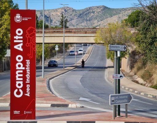 Concluye la modernización y renovación de la señalización vertical de los tres polígonos industriales de Elda