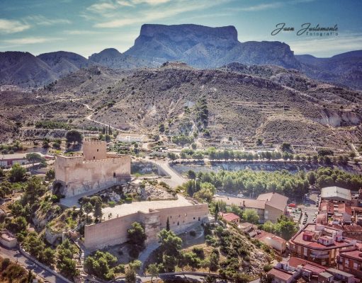 El Castillo de Petrer se abre este domingo para revivir la tradición de subir a la fortaleza por Santa Bárbara Castillo de Petrer - @juanjustamante foto