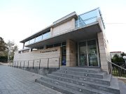 El Ayuntamiento de Elda cede a Sanidad el Centro Polivalente Las 300 para la campaña de vacunación masiva a mayores de 60 años Centro Polivalente Las 300 para la campaña de vacunación masiva a mayores de 60 años