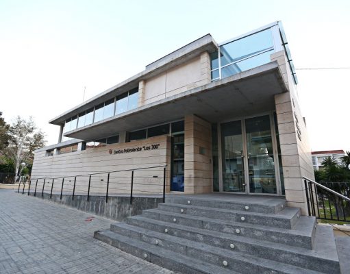 El Ayuntamiento de Elda cede a Sanidad el Centro Polivalente Las 300 para la campaña de vacunación masiva a mayores de 60 años Centro Polivalente Las 300 para la campaña de vacunación masiva a mayores de 60 años