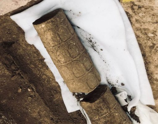 Sale a la luz una columna romana excepcional en las excavaciones de la plaza de Baix de Petrer Columna de época romana vinculada a Villa Petraria