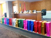 El Museo del Calzado de Elda recibe una nueva donación de zapatos de vascos ilustres de mano de la asociación benéfica La Gota de Leche Donación de zapatos de vascos ilustres de mano de la asociación benéfica La Gota de Leche