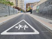 Finalizan los trabajos de renovación de la calle Cervantes que han mejorado la accesibilidad en las inmediaciones del Colegio Padre Manjón y del nuevo centro de atención temprana de AMFI FINALIZACIÓN OBRAS CALLE CERVANTES