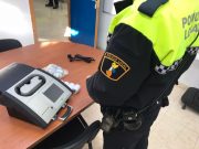 La Policía Local de Elda realiza más de medio centenar de intervenciones durante el fin de semana de Nochebuena Un nuevo etilómetro para la realización de controles de alcoholemia