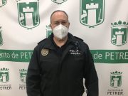 Rescatados en Petrer seis colombicultores que se perdieron de noche en una zona montañosa buscando a sus palomos de competición El comisario de la Policía Local, Antonio Amorós