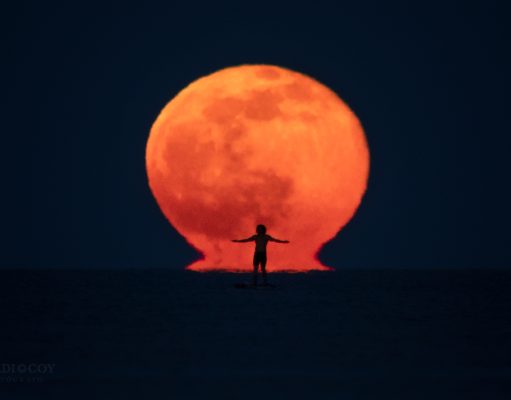 LA LUNA Y EL EFECTO OMEGA EN LOS ARENALES DEL SOL ALICANTE | Jordi L. Coy Foto | LA FOTO DEL DÍA La Luna y el efecto Omega en los Arenales del Sol Alicante | Jordi L. Coy foto