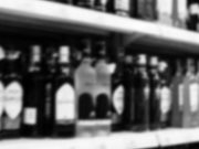 La Policía Local de Petrer sanciona con 1.500 € a un establecimiento por vender alcohol a menores Venta de alcohol - Archivo