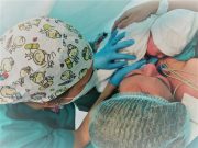 El número de nacimientos en el Hospital de Elda ,1110, estables respecto al 2020 (En la fotografía, programa ‘piel con piel’ en cesárea)