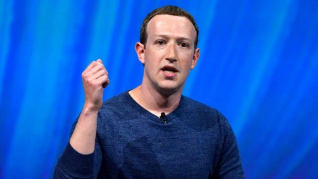 El CEO de Facebook Mark Zuckerberg en París el 24 de mayo de 2018. (Gerard Julien/AFP/Getty Images) Fuente: The Epoch Times en español El CEO de Facebook Mark Zuckerberg en París el 24 de mayo de 2018. (Gerard Julien/AFP/Getty Images) Fuente: The Epoch Times en español