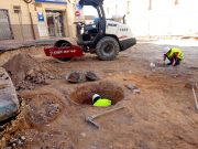 Las excavaciones arqueológicas en la zona del Derrocat de Petrer sacan a la luz una prensa de piedra de aceite y 3 tinajas de una posible bodega del siglo XIX Excavaciones arqueológicas en la zona del Derrocat