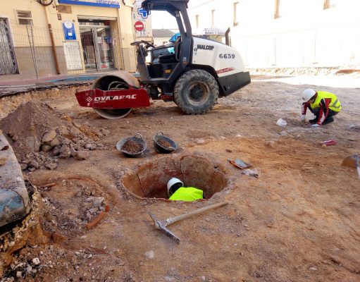 Las excavaciones arqueológicas en la zona del Derrocat de Petrer sacan a la luz una prensa de piedra de aceite y 3 tinajas de una posible bodega del siglo XIX Excavaciones arqueológicas en la zona del Derrocat