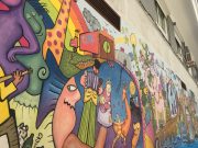 La alcaldesa de Petrer y los portavoces municipales piden a los propietarios que no borren los murales de la calle Constitución Murales de la calle Constitución de Petrer