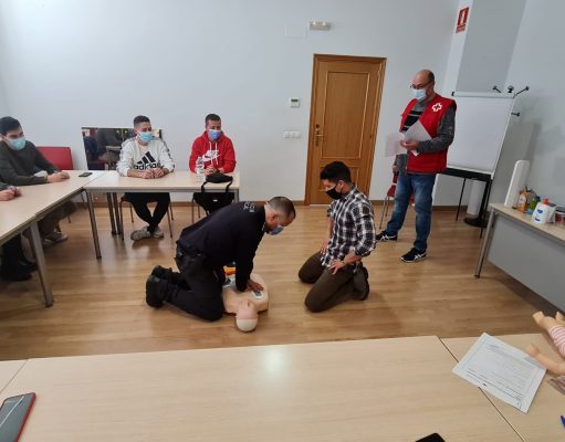 La Policía Local de Petrer forma a sus agentes para actuar en casos de paradas cardiorrespiratorias La Policía Local de Petrer forma a sus agentes para actuar en casos de paradas cardiorrespiratorias
