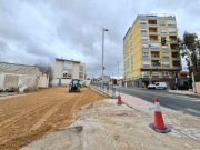 Se inician los trabajos para el acondicionamiento y pavimentado del aparcamiento público de la avenida de Sax de Elda Aparcamiento público de la avenida de Sax