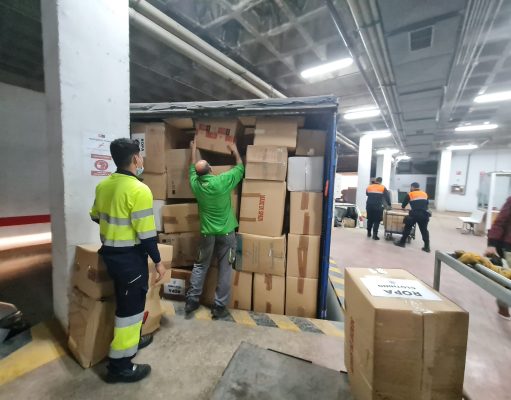 Ayuda desde Elda hacia Ucrania, un camión con más de tres toneladas de ayuda humanitaria parte hacia Alicante para su posterior envío a Ucrania Un camión con más de tres toneladas de ayuda humanitaria para Ucrania