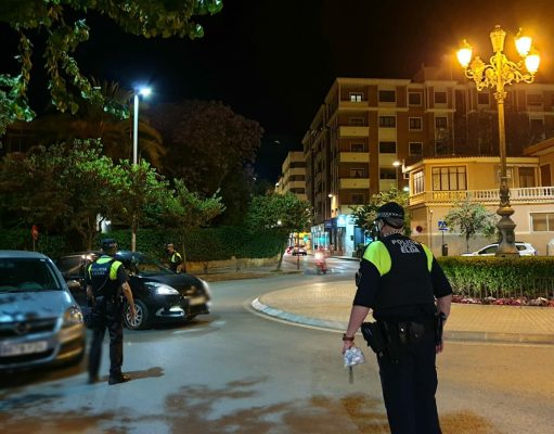 La Policía Local de Elda pone en marcha una campaña de controles para velar por el cumplimiento de las nuevas normas de tráfico La Policía Local de Elda pone en marcha una campaña de controles