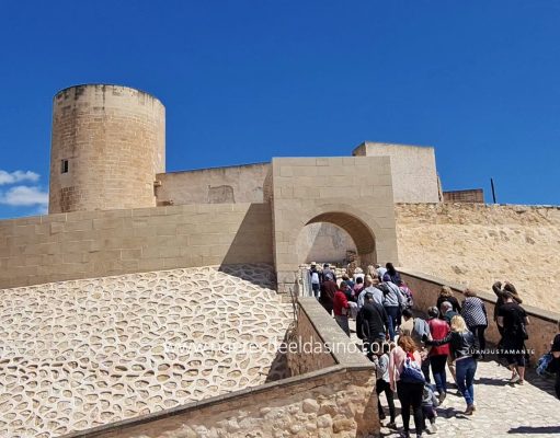 Se amplían las visitas al Castillo de Elda ante la cantidad de solicitudes recibidas en la Oficina de Turismo Visitas al Castillo de Elda - @juanjustamante Foto