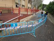 La rotura del colector general de saneamiento en el camí del Campet de Petrer provoca un hundimiento del asfalto que obliga a cortar el tráfico Rotura del colector general de saneamiento en el camí del Campet