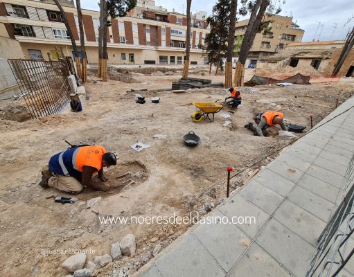 Siguen apareciendo restos humanos en enterramientos moriscos en la plaza Joan Miró de Elda Tumbas época morisca Elda - Plaza Joan Miró - 2022