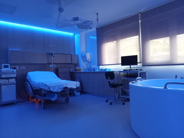 La sala de hidroterapia de los Paritorios del Hospital de Elda