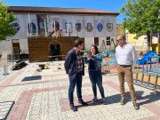 Pantallas gigantes de vídeo y megafonía para la interpretación del Pasodoble Petrel en el nuevo emplazamiento La interpretación del Pasodoble Petrel tendrá este año nuevo emplazamiento, en los jardines Alcalde Vicente Maestre
