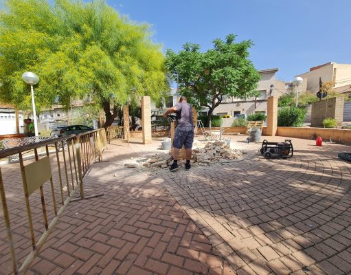 Se inicia la remodelación de la plaza de La Prosperidad para mejorar la accesibilidad y rendir un homenaje a ‘El Seráfico’ en el 150 aniversario de su muerte Plaza de la Prosperidad Elda