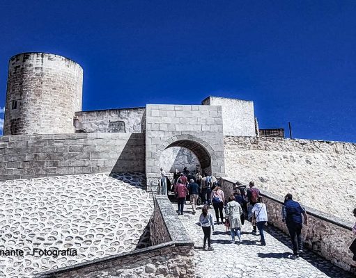 El Castillo de Elda recibe más de 3000 visitas en dos meses desde la apertura del recinto Visitas al Castillo de Elda - @juanjustamante Foto
