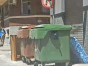 La Policía Local de Petrer impone la primera sanción por el abandono de enseres en la vía pública Abandono de enseres en la calle Brigadier Algarra de Petrer