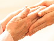 El Ayuntamiento de Elda mantiene el servicio gratuito de teleasistencia domiciliaria a mayores que viven en soledad o acompañados de otras personas con dependencia no reconocida Elda mantiene el servicio gratuito de teleasistencia