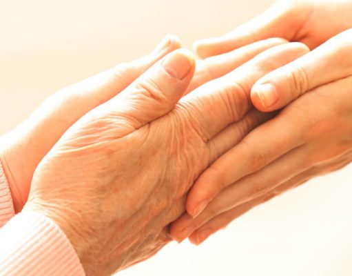 El Ayuntamiento de Elda mantiene el servicio gratuito de teleasistencia domiciliaria a mayores que viven en soledad o acompañados de otras personas con dependencia no reconocida Elda mantiene el servicio gratuito de teleasistencia