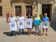 Presentada la camiseta para ‘correr la traca’ en las próximas Fiestas Mayores, el diseñador eldense Sergio Massó es su autor. La camiseta para 'correr la traca' en las próximas Fiestas Mayores