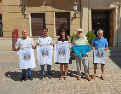 Presentada la camiseta para ‘correr la traca’ en las próximas Fiestas Mayores, el diseñador eldense Sergio Massó es su autor. La camiseta para 'correr la traca' en las próximas Fiestas Mayores