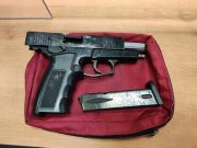 La Policía Local de Petrer detiene a una persona sintecho portando una pistola de fogueo que ha pasado para su análisis al Grupo de Policía Judicial Arma incautada en Petrer