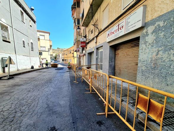 Obras de remodelación y asfaltado de la calle Las Cordilleras