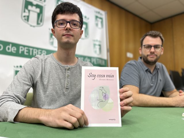 Álvaro Moreno presenta su primer libro “Soy cosa mía”