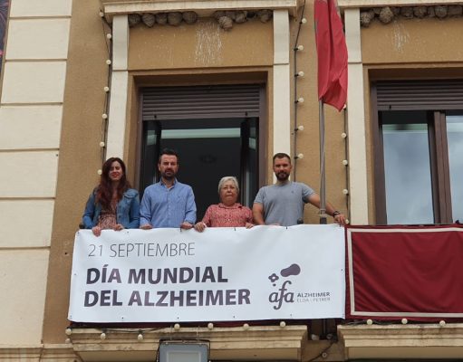Elda conmemora el Día Mundial del Alzheimer con la lectura de un manifiesto y la colocación de una pancarta en el balcón consistorial El Ayuntamiento de Elda se ha sumado a los actos de conmemoración del Día Mundial del Alzheimer