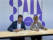 El Ayuntamiento de Elda firma el convenio de colaboración con Avecal para promocionar la formación de los trabajadores del calzado El Ayuntamiento de Elda firma el convenio de colaboración con Avecal