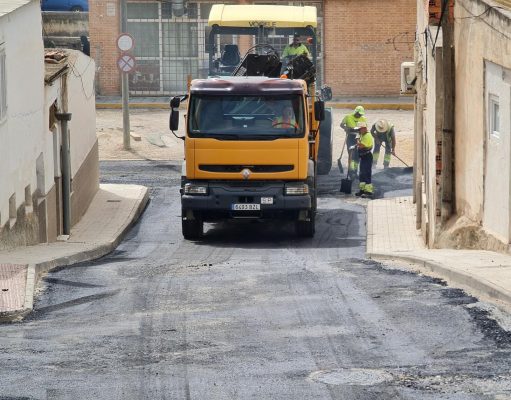 Se inician las obras para la mejora de la accesibilidad y el asfaltado de la calle Maestro Falla, en el barrio de Estación Obras para la mejora de la accesibilidad y el asfaltado de la calle Maestro Falla, en el barrio de Estación