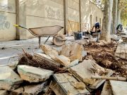 El Ayuntamiento de Elda renueva las aceras de la avenida de Ronda para mejorar la accesibilidad y evitar que las raíces de los árboles levanten el pavimento Renovación de las aceras de la avenida de Ronda