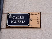 La Asociación Mosaico de Elda denuncia la sustitución de placas cerámicas en las calles del centro histórico de Elda Cambio de placas en centro histórico Elda oct-2022